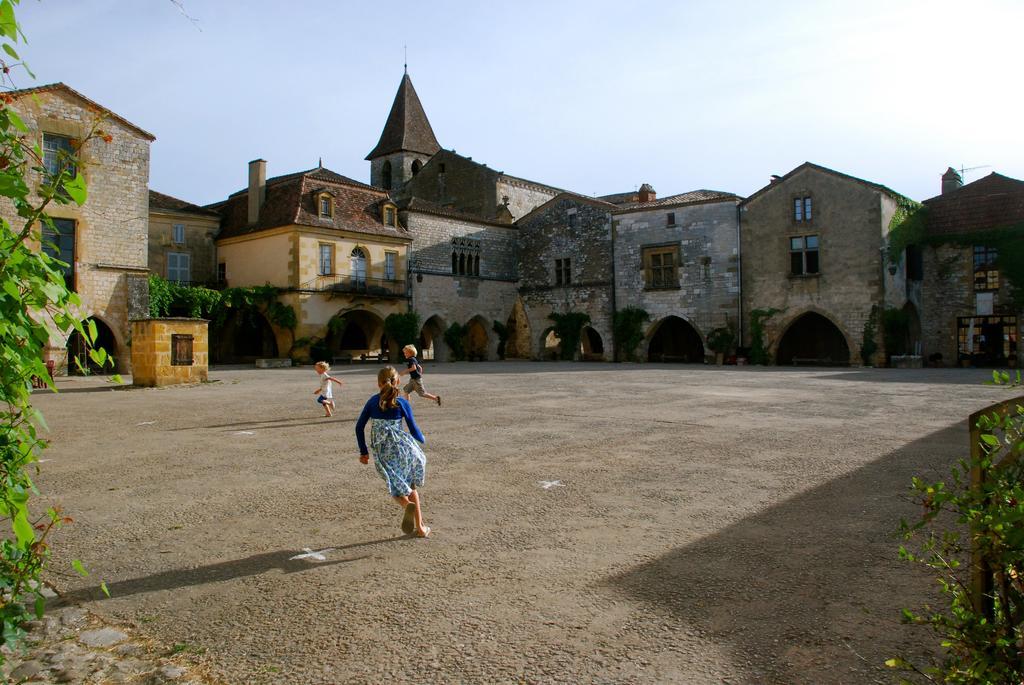 Chateau Hotel Edward 1Er Monpazier Exterior photo